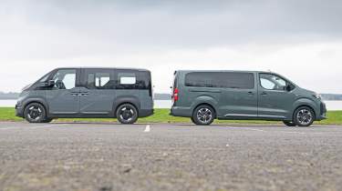 Kia PV5 Passenger и Vauxhall Vivaro Life в сравнении